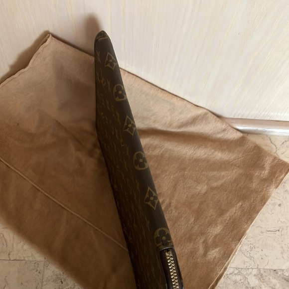 LOUIS VUITTON DOCUMENT/ IPAD HOLDER - Picture 4 of 7